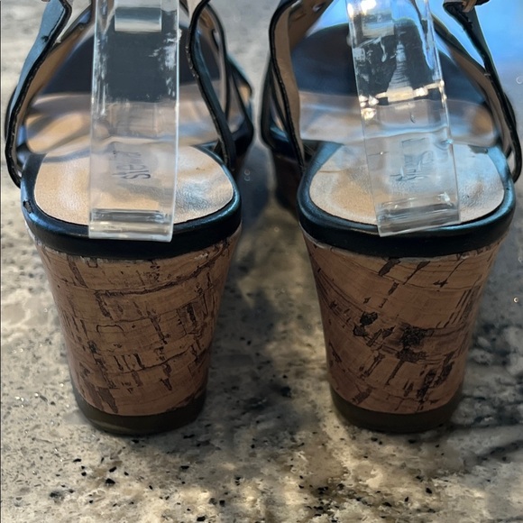 NWOB Stevies Black and Gold Wedge Sandals - Picture 5 of 9